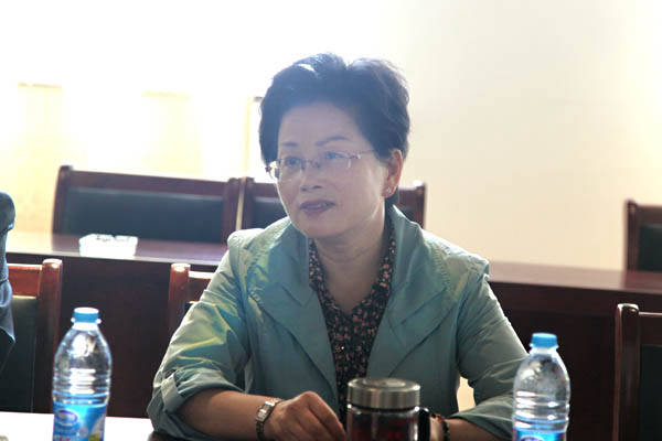 马鞍山市政协主席李群来欧宝体育APP下载
机床参观