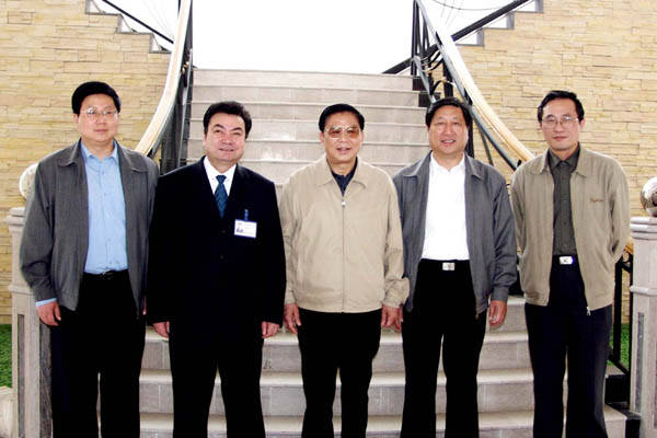 中宣部副部长王太华视察欧宝体育APP下载
机床